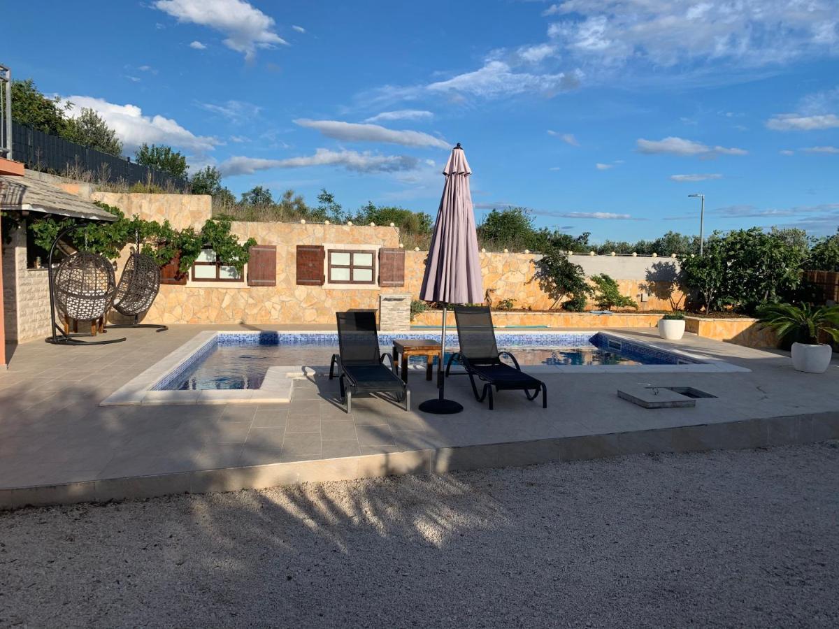 Holiday Home Cerim تروغير المظهر الخارجي الصورة
